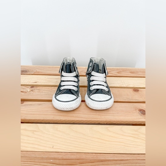 Infant Black/White Converse Shoe - Picture 2 of 5